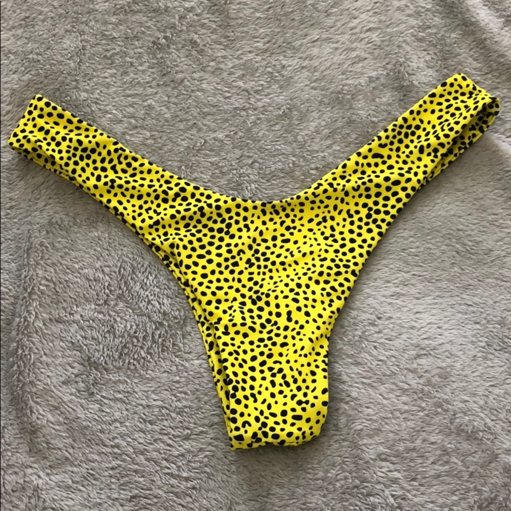Cheeky bikini bottoms